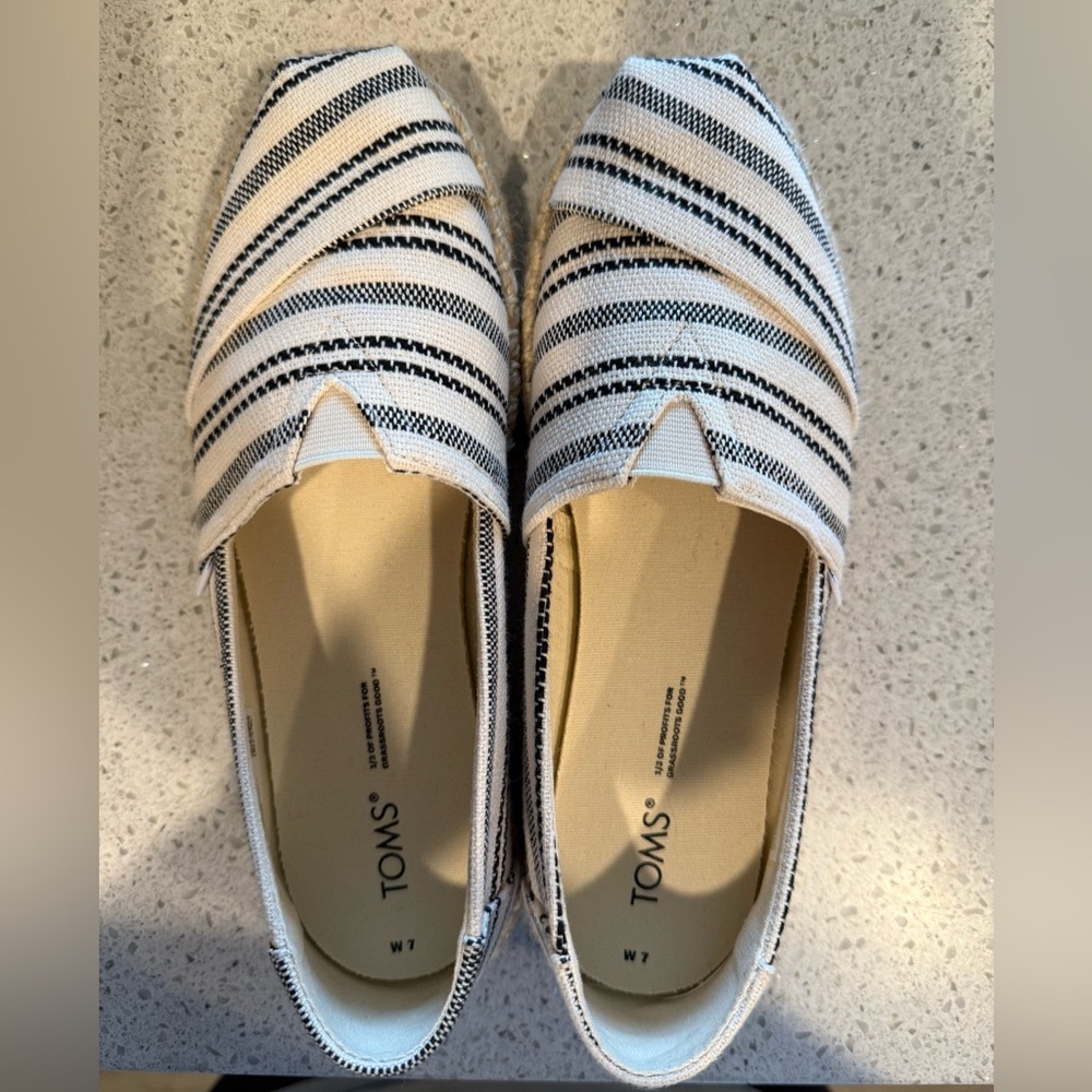 NWOT TOMS Espadrilles, Size 7